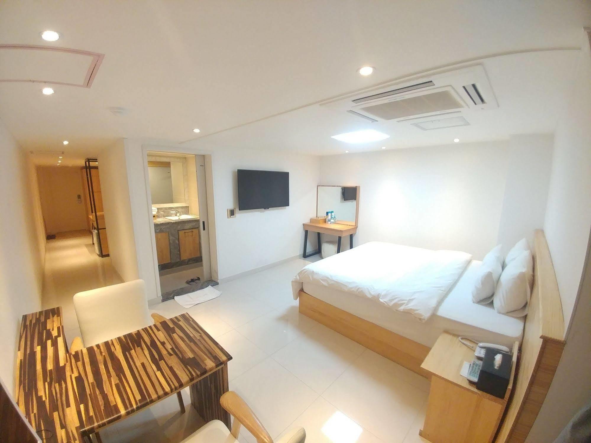 I.Y Hotel ซูวอน ภายนอก รูปภาพ