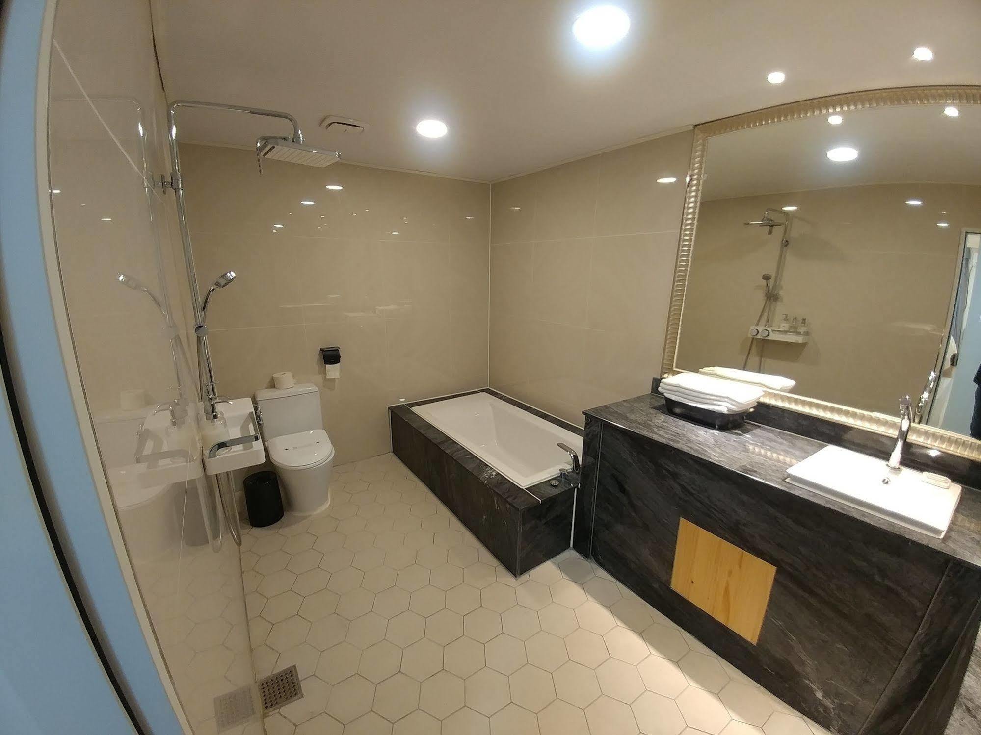 I.Y Hotel ซูวอน ภายนอก รูปภาพ