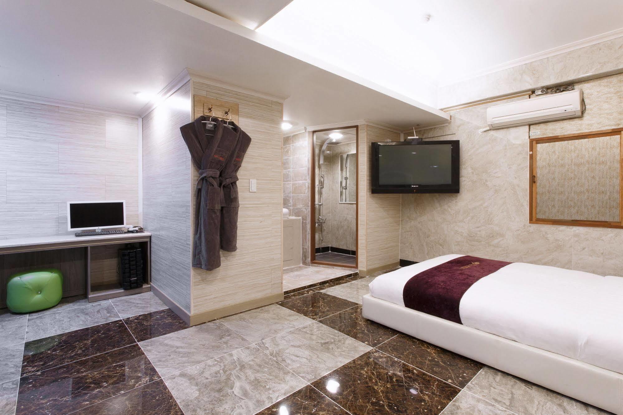 I.Y Hotel ซูวอน ภายนอก รูปภาพ