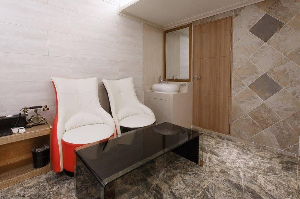 I.Y Hotel ซูวอน ภายนอก รูปภาพ