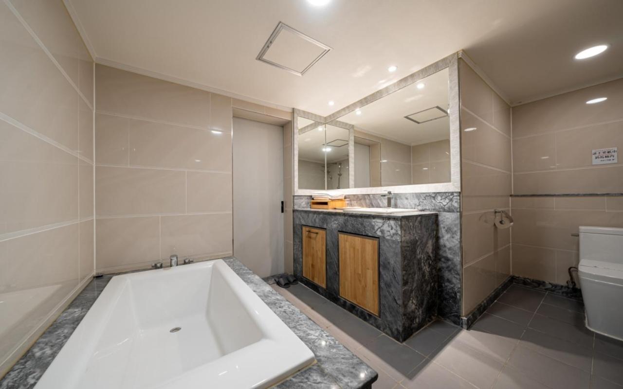 I.Y Hotel ซูวอน ภายนอก รูปภาพ